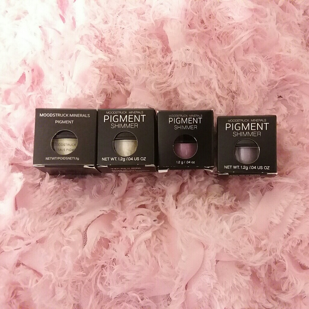 Younique eyeshadow